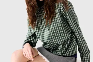 Delicate tones, bold allure