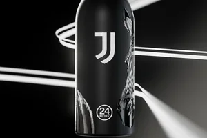 ⚪⚫ Juventus Clima Bottle: where design embraces identity.
