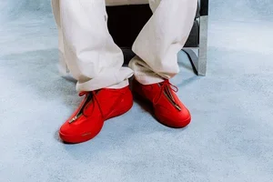 Der SHAI 001: WINTER RED ist JETZT verfügbar