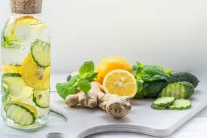 10 Inspirationen für gesunde Durstlöscher im Alltag