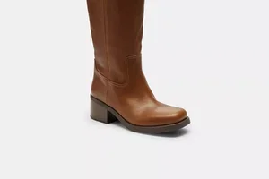 Sichern Sie sich 20 % Rabatt auf *diese* Taschen aus weichem Veloursleder